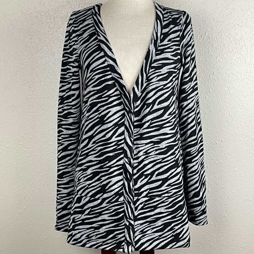 EUC Eyeshadow Womens Black and Gray Zebra Print Cardigan Size L
